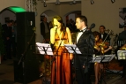 Sonorizare live orchestra , monitoare de scena si microfoane de preluare instrumente .